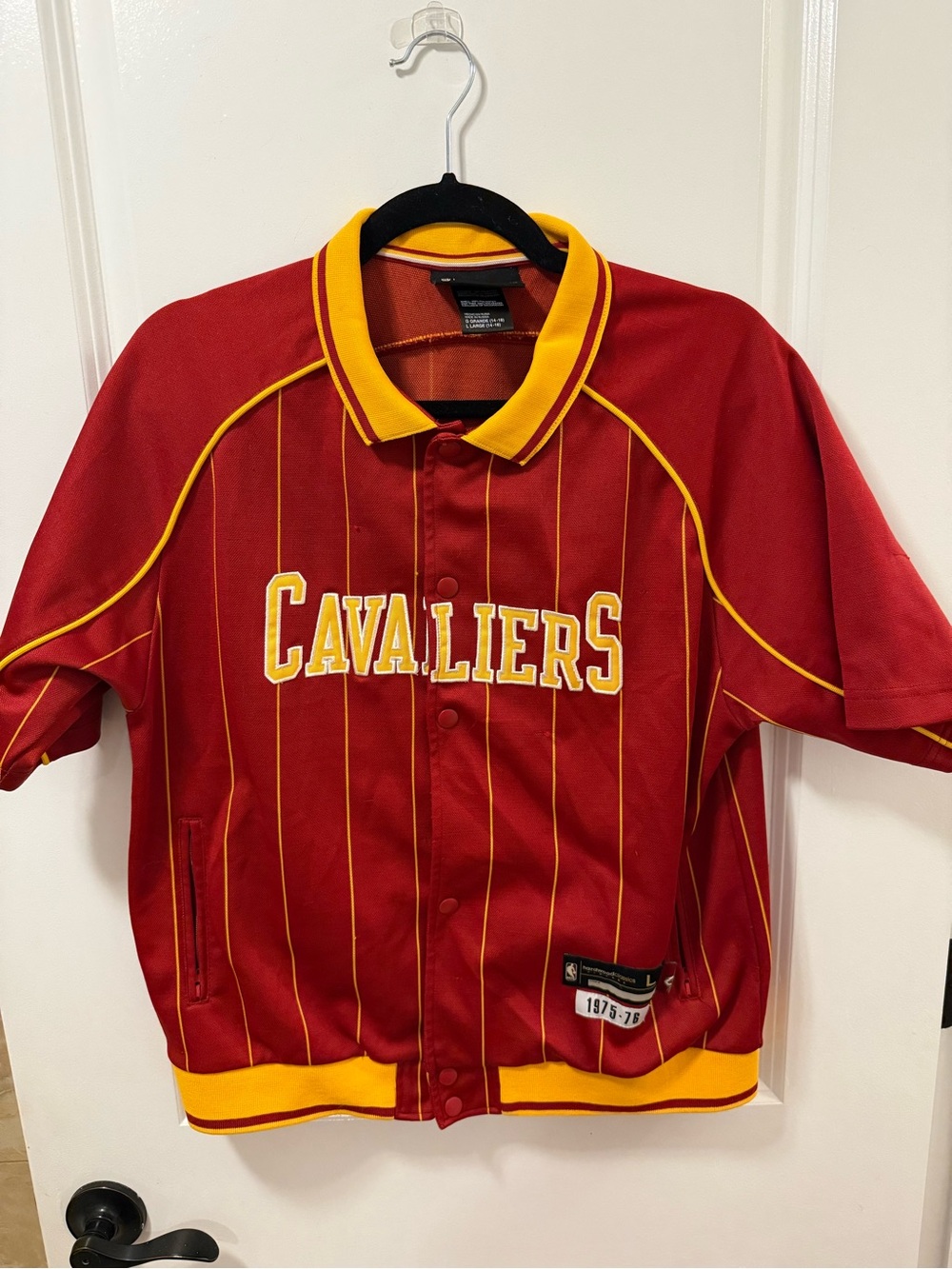 Reebok Hardwood Classics Cavaliers Short-Sleeve Warm Up Jacket Youth Large